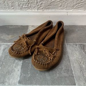 Minnetonka Brown Suede Fringed Peace Sign Moccasins
